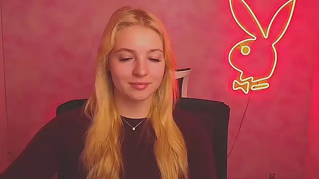 Snapshot of Milka_kiss_ chatting on 03-15-25, 10:03 Milka kiss online show from 03-15-25, 10:03