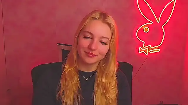 Snapshot of Milka_kiss_ chatting on 03-18-25, 06:46 Milka kiss online show from 03-18-25, 06:46