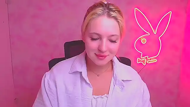 Snapshot of Milka_kiss_ chatting on 09-15-25, 06:02 Milka kiss online show from 09-15-25, 06:02