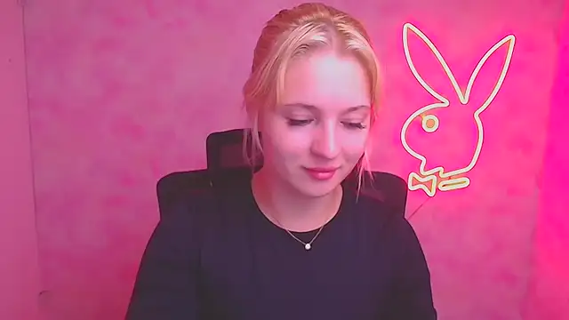 Snapshot of Milka_kiss_ chatting on 09-20-25, 11:11 Milka kiss online show from 09-20-25, 11:11