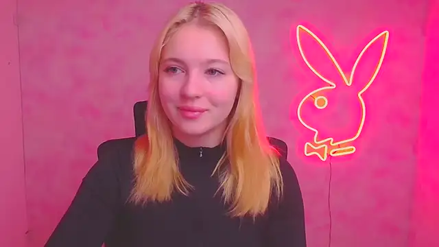 Snapshot of Milka_kiss_ chatting on 10-15-25, 08:58 Milka kiss online show from 10-15-25, 08:58