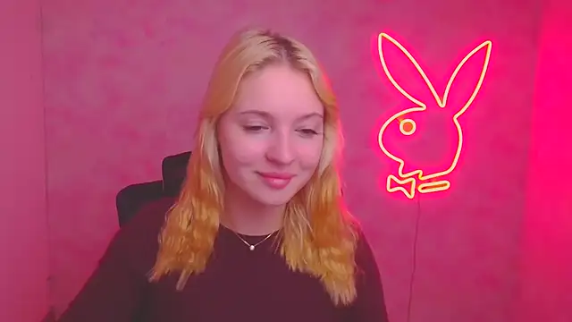 Snapshot of Milka_kiss_ chatting on 10-27-25, 09:46 Milka kiss online show from 10-27-25, 09:46