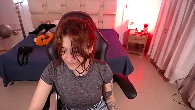 Snapshot of liz-beths chatting on 12-07-24, 03:58 liz-beths online show from 12-07-24, 03:58