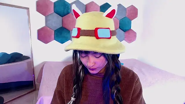 Snapshot of liz-beths chatting on 02-19-25, 01:39 liz-beths online show from 02-19-25, 01:39