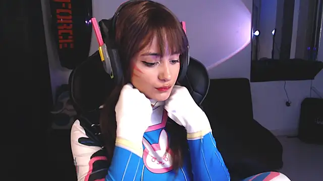 Snapshot of liz-beths chatting on 09-27-25, 09:20 liz-beths online show from 09-27-25, 09:20