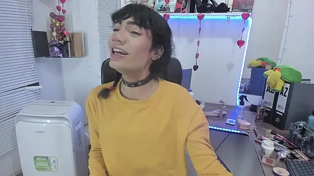 Snapshot of SWEETSAMY39715 chatting on 02-18-25, 01:44 SWEETSAMY39715 online show from 02-18-25, 01:44