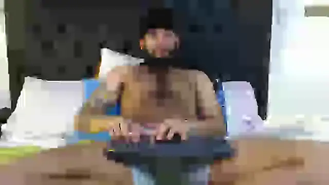 Snapshot of samir_music chatting on 01-25-25, 04:03 samir music online show from 01-25-25, 04:03