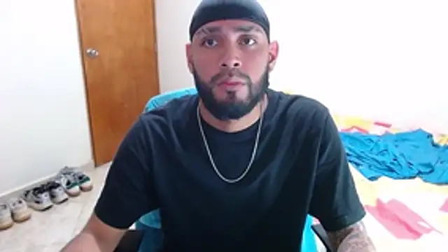 Snapshot of samir_music chatting on 10-15-25, 03:17 samir music online show from 10-15-25, 03:17