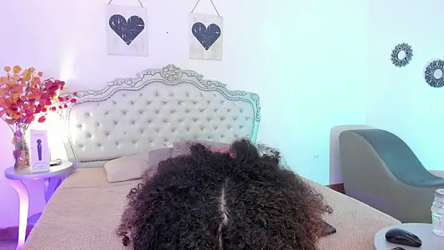 NiaColusi online show from 03-06-25, 08:37