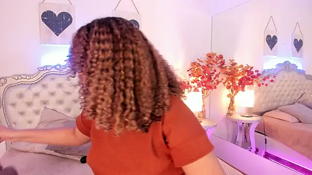 NiaColusi online show from 09-20-25, 07:59