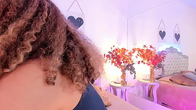 NiaColusi online show from 11-13-25, 09:58