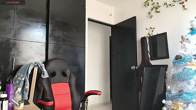 Snapshot of Haruto2001 chatting on 12-16-24, 06:49 Haruto2001 online show from 12-16-24, 06:49