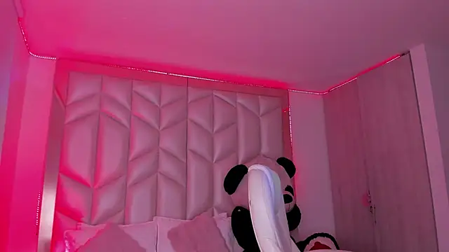 Snapshot of AlhanaRose chatting on 01-30-25, 05:52 AlhanaRose online show from 01-30-25, 05:52