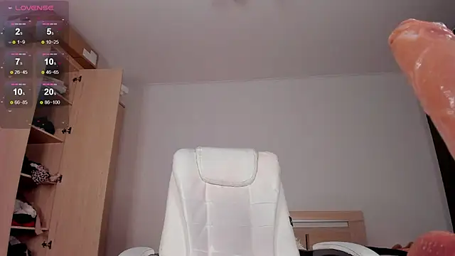 Snapshot of mirida_fox chatting on 03-01-25, 12:28 mirida fox online show from 03-01-25, 12:28