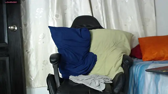 Snapshot of tizziano_castillo_ chatting on 12-19-24, 12:45 tizziano castillo online show from 12-19-24, 12:45