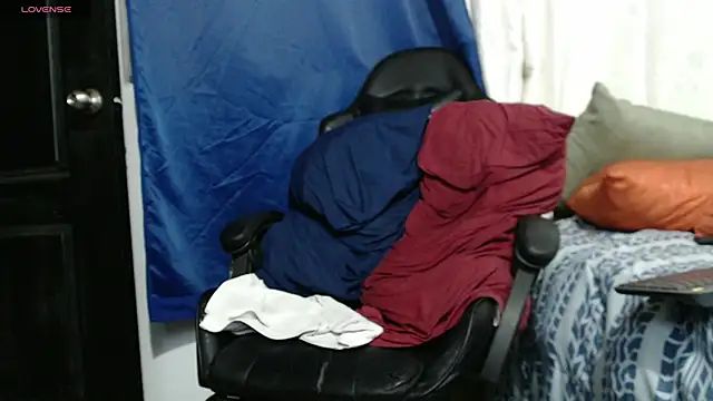 Snapshot of tizziano_castillo_ chatting on 02-20-25, 01:25 tizziano castillo online show from 02-20-25, 01:25