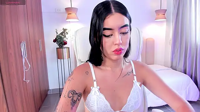 Snapshot of zoee_jackson chatting on 02-19-25, 06:43 zoee jackson online show from 02-19-25, 06:43