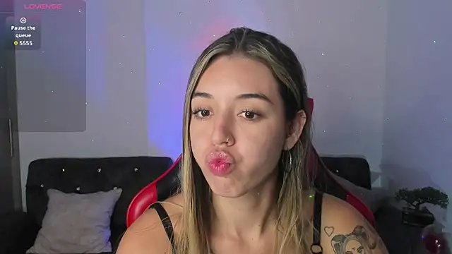 Snapshot of zoee_jackson chatting on 10-13-25, 03:39 zoee jackson online show from 10-13-25, 03:39