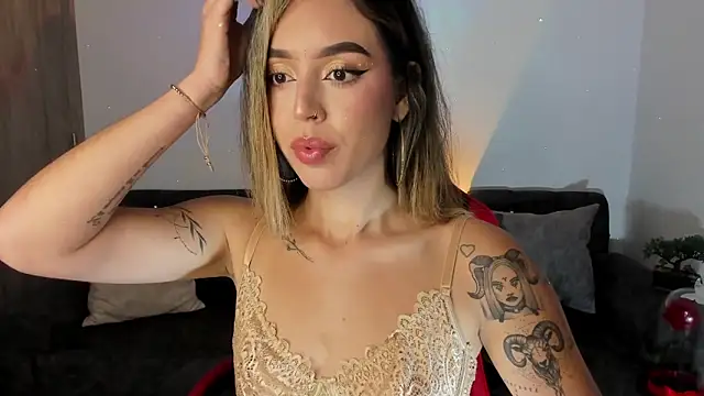 Snapshot of zoee_jackson chatting on 10-19-25, 03:51 zoee jackson online show from 10-19-25, 03:51