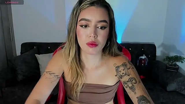 Snapshot of zoee_jackson chatting on 11-21-25, 02:32 zoee jackson online show from 11-21-25, 02:32