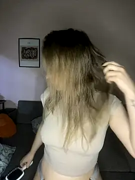 Snapshot of EdnaBradley chatting on 11-24-25, 02:17 EdnaBradley online show from 11-24-25, 02:17