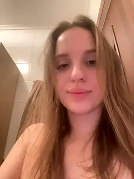 Snapshot of EdnaBradley chatting on 12-18-25, 02:06 EdnaBradley online show from 12-18-25, 02:06