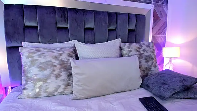 TaniaSmith1 online show from 03-10-25, 11:53