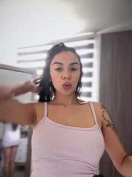 Snapshot of AmmyCollinsW chatting on 02-04-25, 07:00 AmmyCollinsW online show from 02-04-25, 07:00