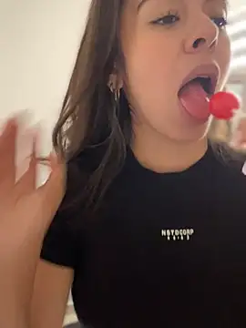 Snapshot of AmmyCollinsW chatting on 02-06-25, 05:19 AmmyCollinsW online show from 02-06-25, 05:19