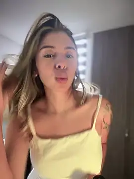 Snapshot of AmmyCollinsW chatting on 03-08-25, 07:42 AmmyCollinsW online show from 03-08-25, 07:42