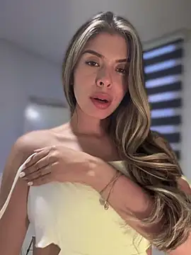 Snapshot of AmmyCollinsW chatting on 03-08-25, 10:45 AmmyCollinsW online show from 03-08-25, 10:45