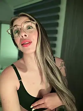 Snapshot of AmmyCollinsW chatting on 03-13-25, 11:49 AmmyCollinsW online show from 03-13-25, 11:49