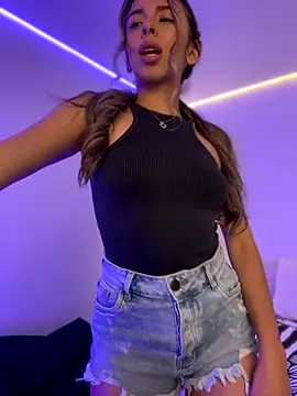 Snapshot of AmmyCollinsW chatting on 09-19-25, 08:42 AmmyCollinsW online show from 09-19-25, 08:42