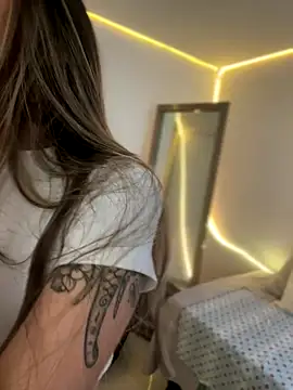 Snapshot of AmmyCollinsW chatting on 10-14-25, 08:31 AmmyCollinsW online show from 10-14-25, 08:31