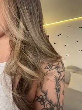 Snapshot of AmmyCollinsW chatting on 11-08-25, 08:07 AmmyCollinsW online show from 11-08-25, 08:07