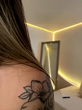 Snapshot of AmmyCollinsW chatting on 11-26-25, 08:32 AmmyCollinsW online show from 11-26-25, 08:32