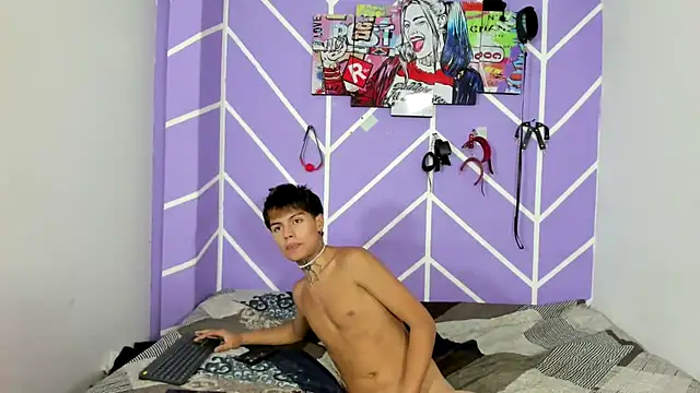 Fresahot2005 online show from 12-10-24, 11:08