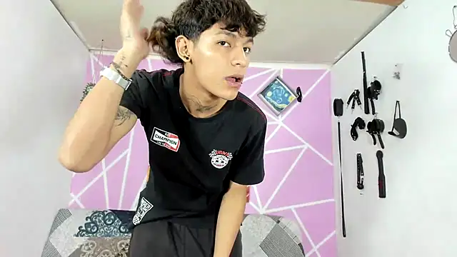 Fresahot2005 online show from 01-30-25, 07:15