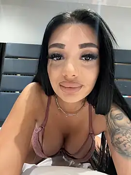 amirahylerr online show from 01-21-25, 07:39