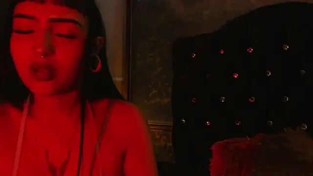 Snapshot of Cintya_Kros chatting on 11-12-25, 08:19 Cintya Kros online show from 11-12-25, 08:19