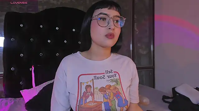 Snapshot of Cintya_Kros chatting on 12-03-25, 05:22 Cintya Kros online show from 12-03-25, 05:22