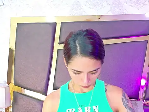 NicoleEsposito online show from 09-26-25, 01:15