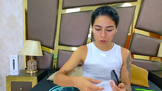 NicoleEsposito online show from 02-03-26, 01:27