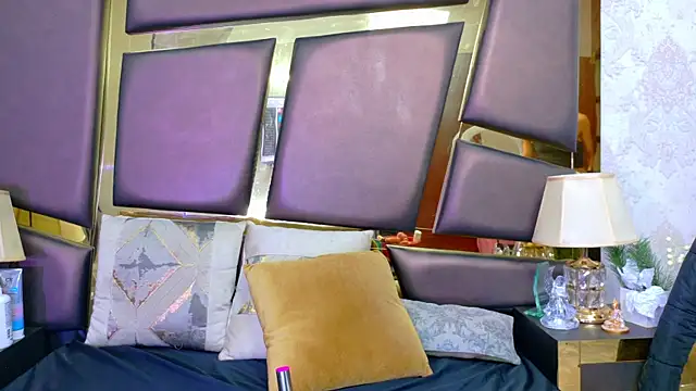 NicoleEsposito online show from 03-25-26, 12:33