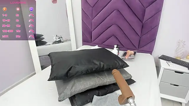 Maddyjohnsonn online show from 12-18-24, 03:47