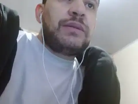 Snapshot of camiloking1720 chatting on 01-27-25, 01:05 camiloking1720 online show from 01-27-25, 01:05