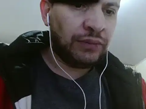 Snapshot of camiloking1720 chatting on 01-28-25, 01:18 camiloking1720 online show from 01-28-25, 01:18