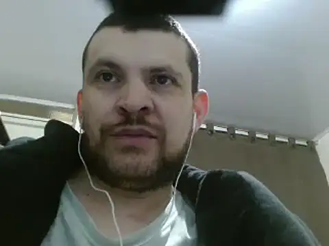 Snapshot of camiloking1720 chatting on 02-05-25, 01:33 camiloking1720 online show from 02-05-25, 01:33