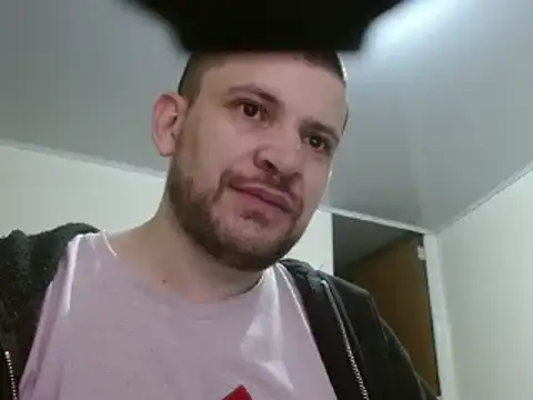 Snapshot of camiloking1720 chatting on 02-15-25, 08:22 camiloking1720 online show from 02-15-25, 08:22