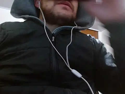 Snapshot of camiloking1720 chatting on 09-28-25, 07:47 camiloking1720 online show from 09-28-25, 07:47